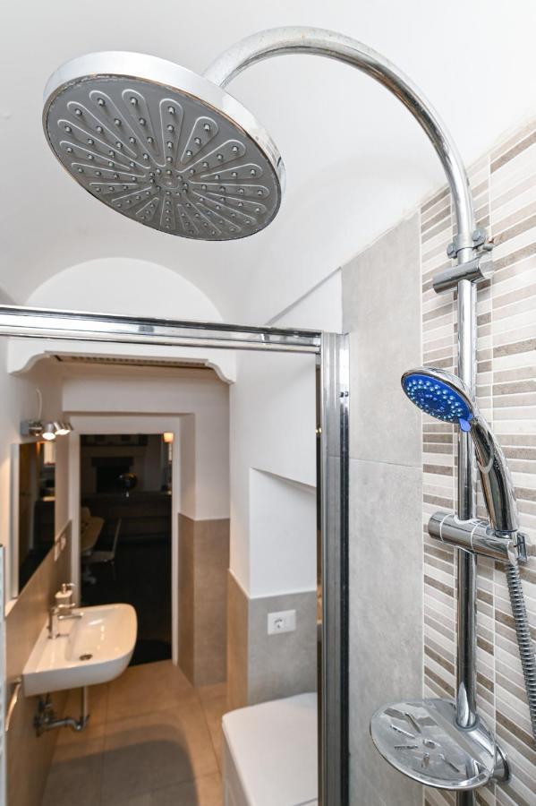רומא Gorgeous Trastevere Loft On The River מראה חיצוני תמונה